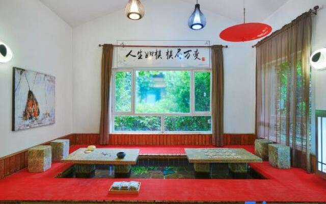 Manpu Tianmu Yangyan Hot Spring Hotel (Zhenbeibao Western Studios See Helan Performing Arts Town)