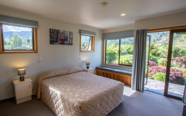 Tasman Hideaway - Marahau Holiday Home