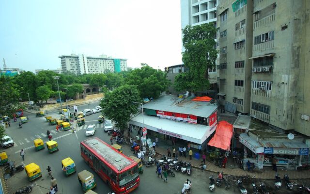 OYO Flagship 312 Near Ashram Road