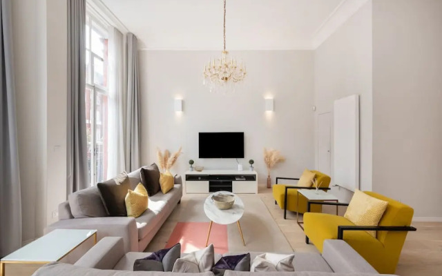 Presidential Residence 14ft High Ceilings