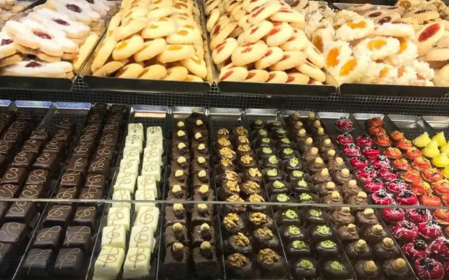 Beautiful & Cozy. With Balcony & Piano