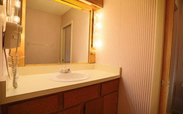 Private Home Close to Loon Mountain, Sleeps Families up to 14! - Cb127l