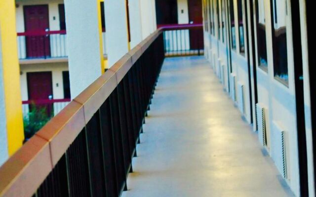 Red Roof Inn & Suites Commerce - Athens