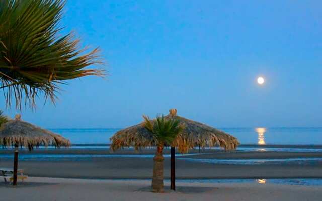 #40 Bungalow Seaside Hotel & Victors RV Park