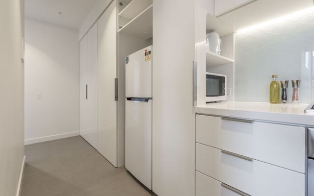 Trendy Melbourne 2 Bedroom Apartment by BnB Pro