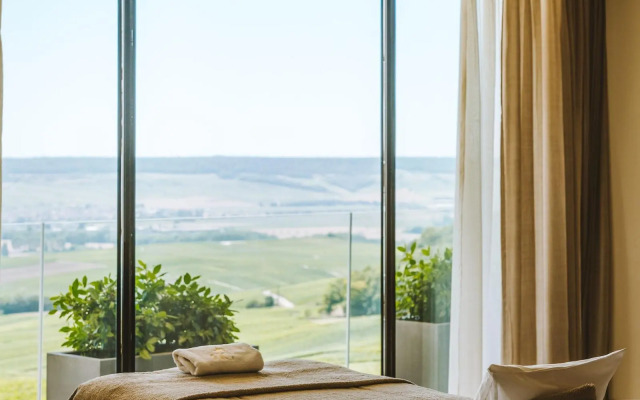 Royal Champagne Hotel & Spa