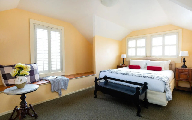 Maison Fleurie, A Four Sisters Inn