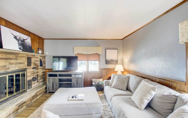 Cozy Wisconsin Abode: Walk to Lake Michigan!