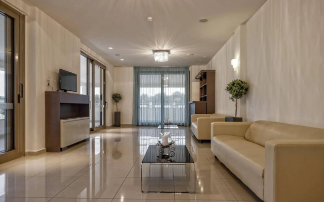 Lagomandra Beach & Suites