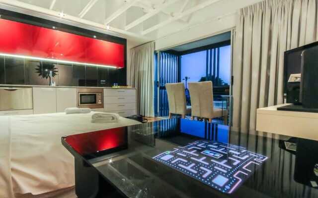 Cool Architect-Designed Studio Close To CBD