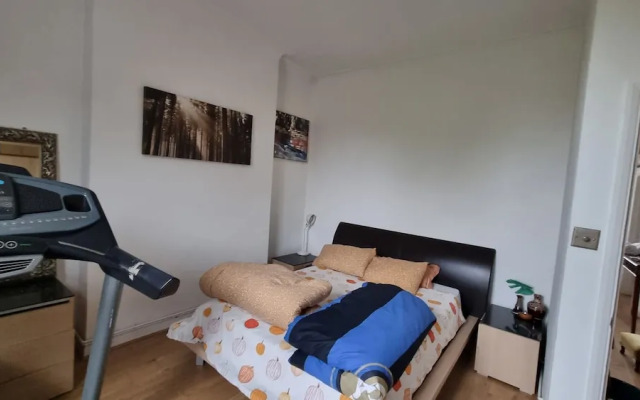 Extra Large One Bedroom Flat With Parking