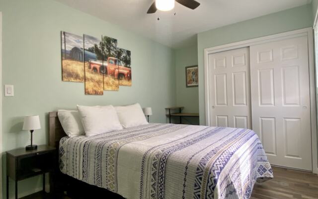 Holiday Motel & RV Park