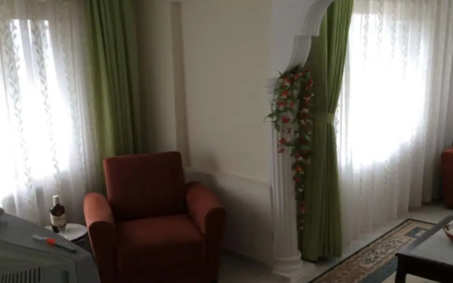 Delightful Apartment Sleeps 8 Great Location