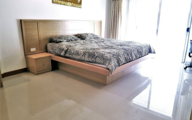 Sea View Corner Condo Jomtien
