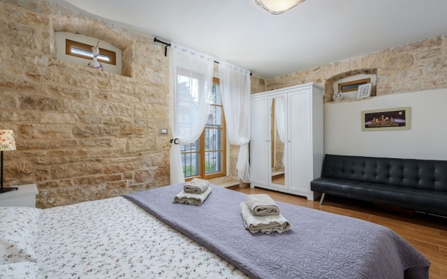Lovely Stone House With Private Swimming Pool