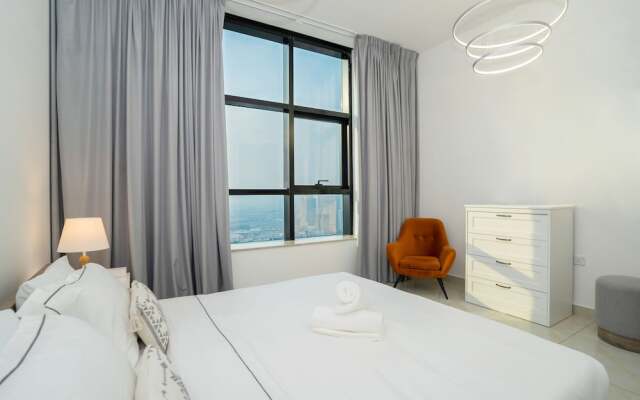 Tanin - Modern Spacious 1BR Apartment With 2 Balconies