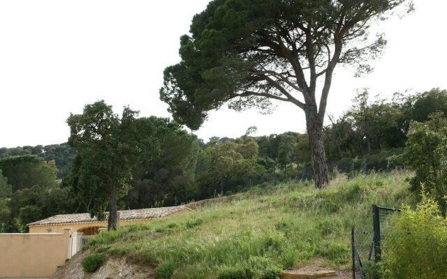 Soothing Holiday Home in Sainte-maxime With Swimming Pool