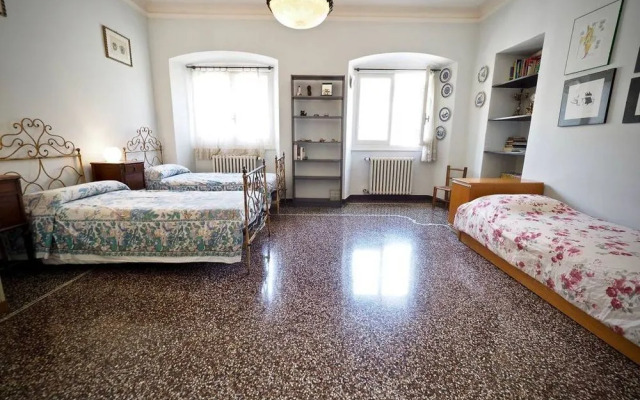 Reggia San Lorenzo Di Fronte Alla Cattedrale