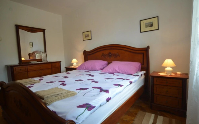 Tina - Two Bedroom Apartment