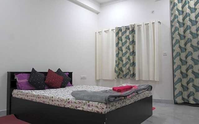 OYO HOME 84939 Choudhary White House