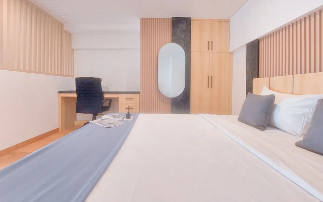 Spacious and Comfort Studio Loft at Kingland Avenue Apartment