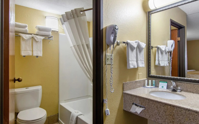 Quality Inn Merriam - Kansas City