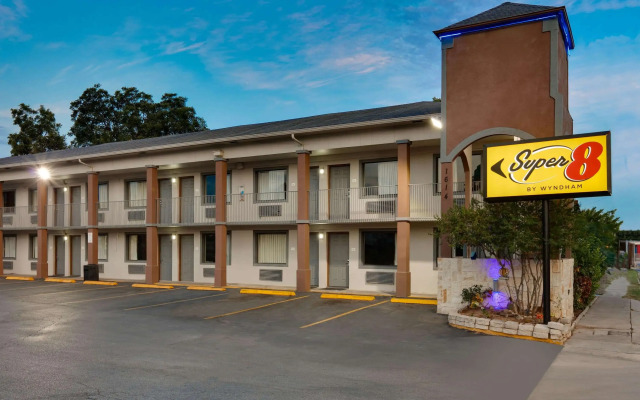 Super 8 by Wyndham San Antonio Downtown/Alamo