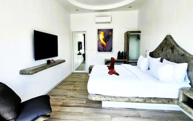 STARLAND Luxury Pool Villa Pattaya 8 Bedrooms