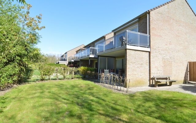 Apartment in Nieuwvliet with Roof Terrace, Garden, Parking