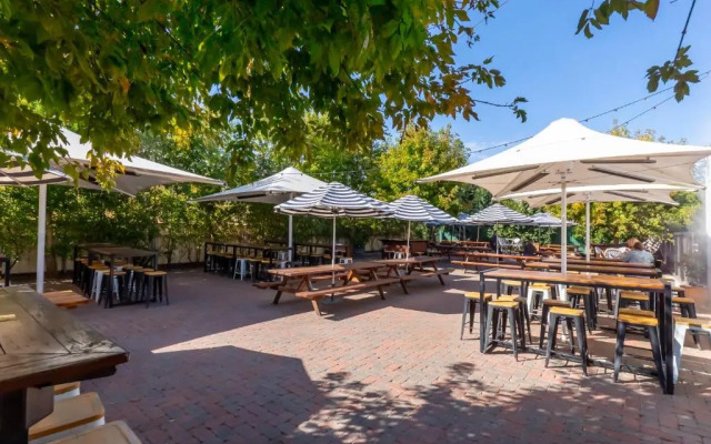 Bottlemart Express - Sportsmens Hotel