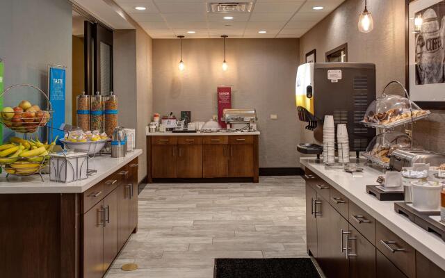 Hampton Inn & Suites Wichita/Airport