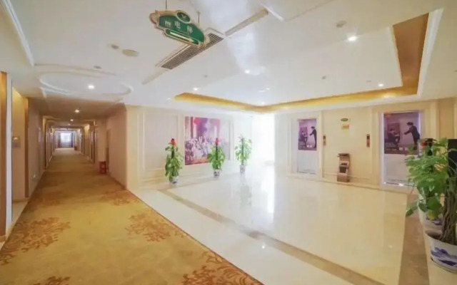 Vienna Hotel (Yiyang Heshan Xiufeng Park)
