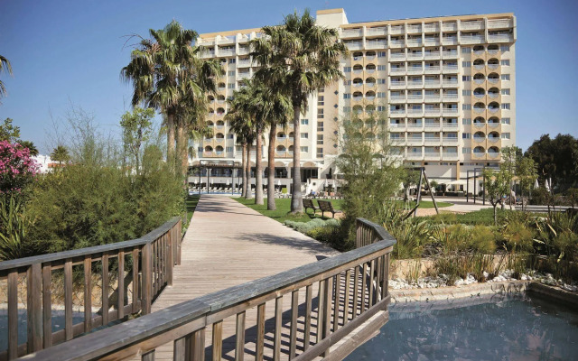 Отель Ozadi Altura Beach Resort