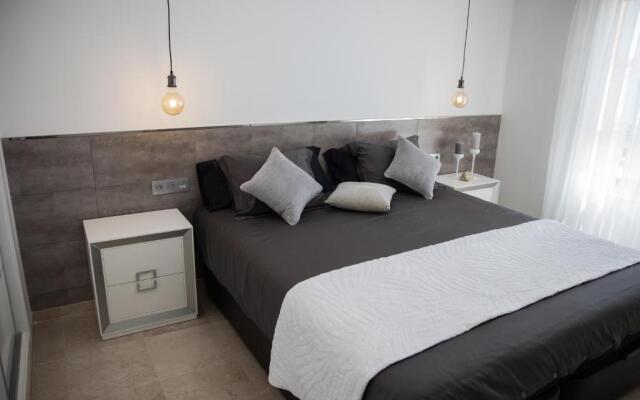 Spacious 200 sq.m. penthouse with sea view terraces