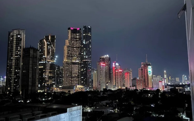 Entire Apartment in Makati City With Fast Wifi