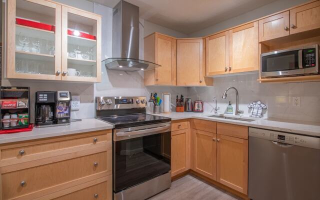Mountain View 2 Bedroom Condo-Top Floor