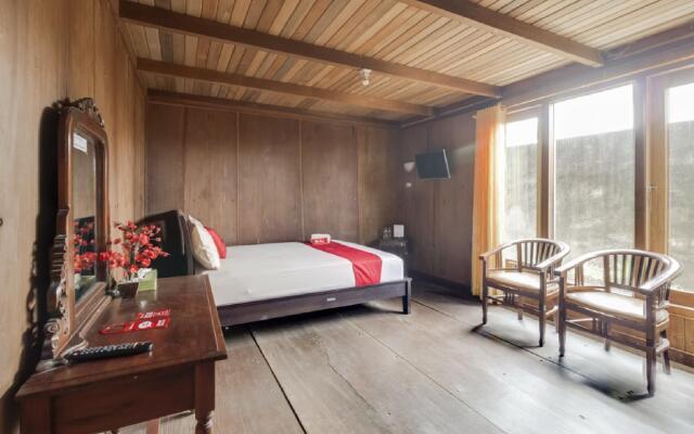 RedDoorz @ Omah Kayu Homestay