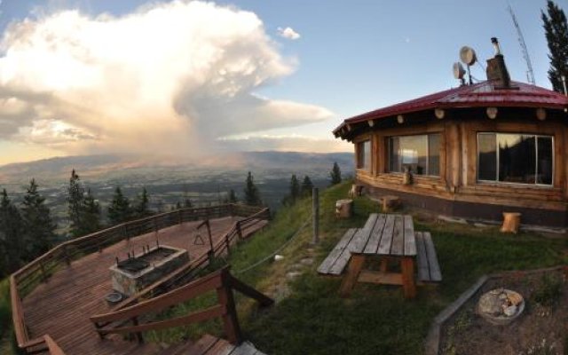 The Downing Mountain Lodge Hostel