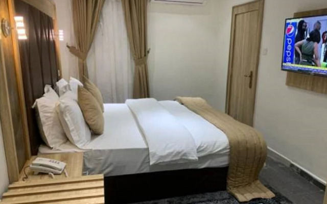 D Avalon Suites