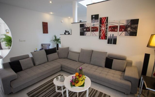 Blissful Tropical Stay at SeaLaVie Villa