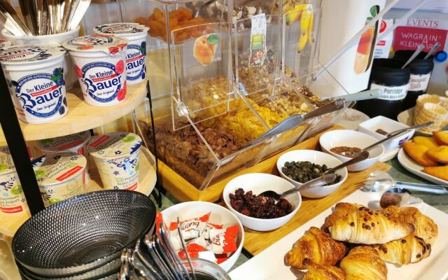 Flo's Design Suite, Rooms & Breakfast