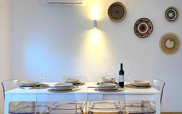 Albufeira Central Apartment, 10 mins walk to beach