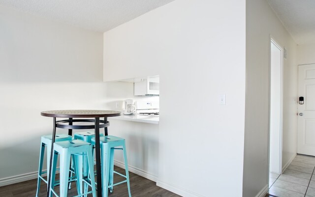 WanderJaunt - Famosa - 2BR - Point Loma