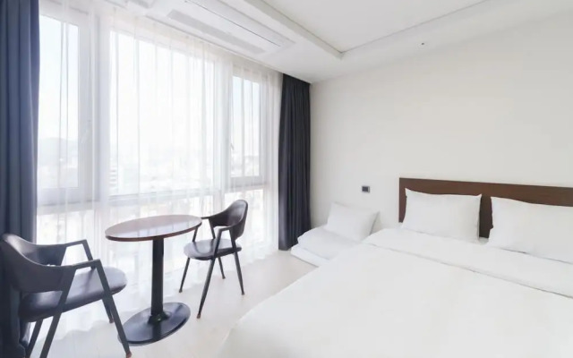 The Venezia Suite Hotel