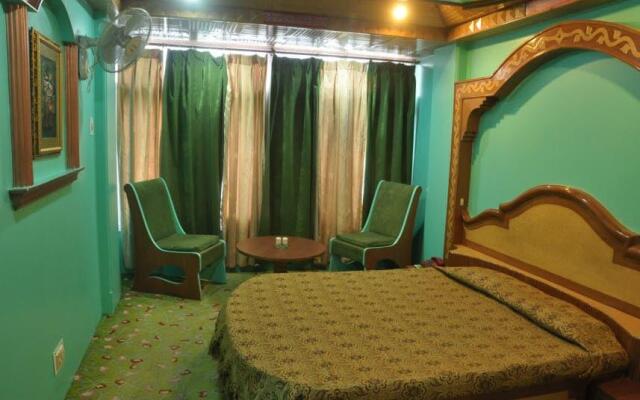 Cosmos Hotel