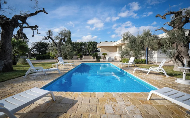 Villa Torricella Pool and Sunny Garden