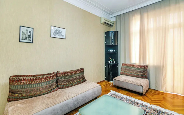Luxury Apartment with Flame Tower View