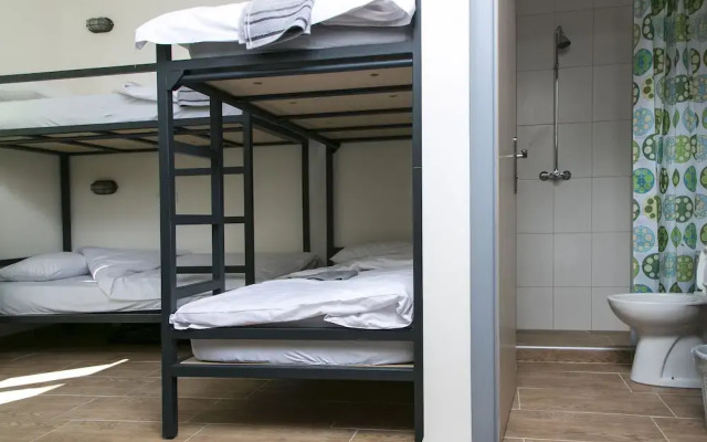 Varad Inn Hostel and Cafe