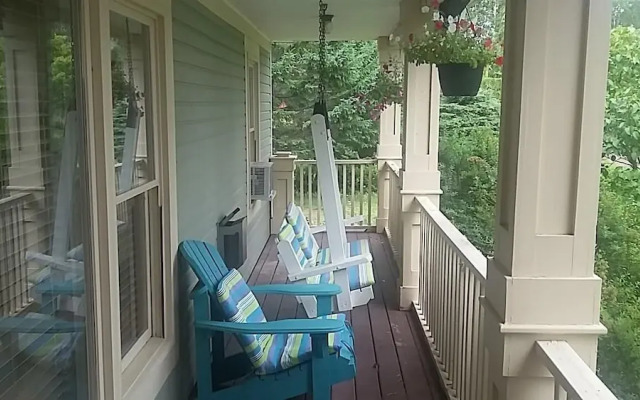 The Carriage House Inn