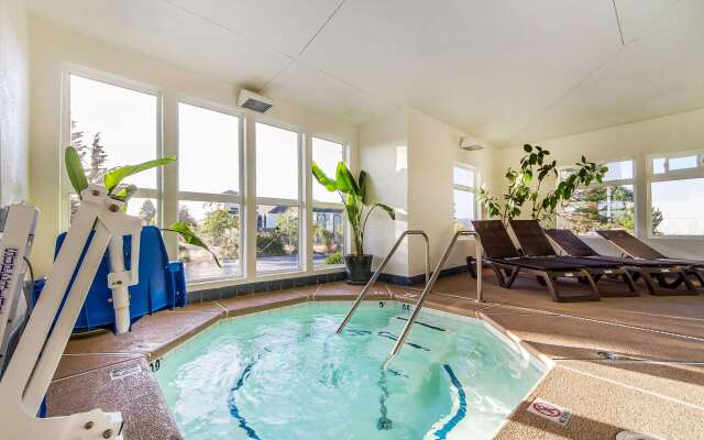 Comfort Inn & Suites Redwood Country